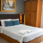 Shagwell Mansions 3*