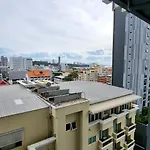 The Base Center Of Rooftop Swimming Pool อพาร์ทเม้น Pattaya