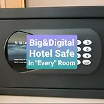 The Base Central Pattaya Quiet Room With Infinity Pool & Free Netflix