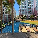 Grande Caribbean Guestroom