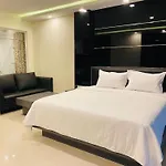 Grand Avenue Condo By Bormon