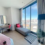 อพาร์ทเม้น The Edge Seaview