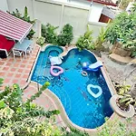 Villa Luxury Garden Pool Near & Walking Street Pattaya