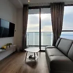 อพาร์ทเม้น The Andromeda Seaview *