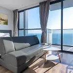 อพาร์ทเม้น The Andromeda Seaview