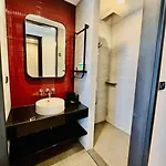 Seaview Urban Retreat Edge 1 Expansive Bedroom อพาร์ทเม้น