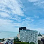 Seaview Urban Retreat Edge 1 Expansive Bedroom *
