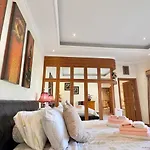 Luxury Garden Pool Near & Walking Street Villa Pattaya