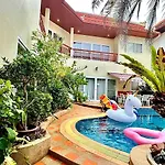 Luxury Garden Pool Near & Walking Street Villa Pattaya
