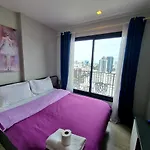 อพาร์ทเม้น The Base Center Of Rooftop Swimming Pool Pattaya