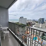 The Base Center Of Rooftop Swimming Pool อพาร์ทเม้น *