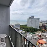 อพาร์ทเม้น The Base Center Of Rooftop Swimming Pool *