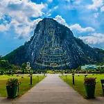 Central Pattaya Condo Best Pool & Great Location