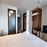Edge Near Walking Street อพาร์ทเม้น Pattaya