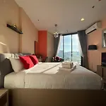 Downtown Chic Rooftop Pool #es20912 Apartment Pattaya