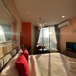 Apartment Downtown Chic Rooftop Pool #es20812
