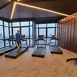 อพาร์ทเม้น Downtown Chic Rooftop Pool #es20712 *