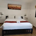 Phratamnak - 100 Meter From Pattaya