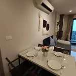 อพาร์ทเม้น Downtown Lux Fun 2bdr Seaview High Floor #taa49325