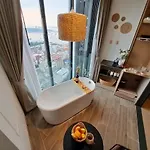อพาร์ทเม้น Floor Intimate Pleasure The Nestsuite#e92 *