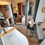 Floor Intimate Pleasure The Nestsuite#e92 อพาร์ทเม้น