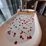 Floor Intimate Pleasure The Nestsuite#e92 อพาร์ทเม้น *