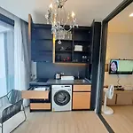 อพาร์ทเม้น Downtown Chic High Floor & Seaview #es40621 *