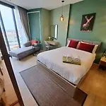 อพาร์ทเม้น Downtown Chic Rooftop Pool #en33918 *