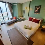 อพาร์ทเม้น Downtown Chic Rooftop Pool #en33918 *