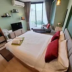 อพาร์ทเม้น Downtown Chic Rooftop Pool #en33918