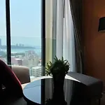 อพาร์ทเม้น Downtown Chic Rooftop Pool #es32518