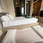 Downtown Chic Rooftop Pool #en26515 อพาร์ทเม้น *