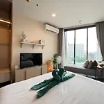 Downtown Chic Rooftop Pool #en26515 อพาร์ทเม้น Pattaya