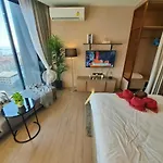Apartment Downtown Chic Rooftop Pool #es26215 Pattaya
