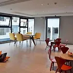 อพาร์ทเม้น Downtown Lux Fun Rooftop Pool #tb6746