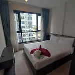 อพาร์ทเม้น Downtown Lux Fun Rooftop Pool #tb6746