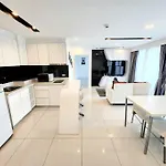 Center With Two Bedroom & Two Bathroom อพาร์ทเม้น Pattaya
