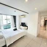 อพาร์ทเม้น Center With Two Bedroom & Two Bathroom Pattaya