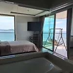 อพาร์ทเม้น The Peak Towers Sea View
