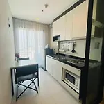 Pool With 360 View Of & Location อพาร์ทเม้น Pattaya