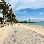 อพาร์ทเม้น Baan Plai Haad *