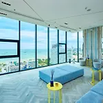 Pattaya, Location With Infinity Pool Apartment *