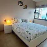 Apartment Sea View -high Floor 2 Bed Excellent Location *