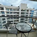 Grand Avenue Apartment