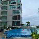 Cozy Ocean Hideaway 400M To Beach & Fast Wi-Fi อพาร์ทเม้น
