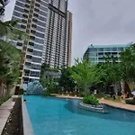 อพาร์ทเม้น Unixx Near Walking Street *