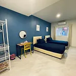 Hostel Blue Whale & Cafe