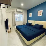 Blue Whale & Cafe Hostel Pattaya
