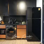 Edge Seaview Apartment *