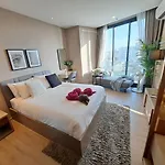 Edge By Mickey 3*